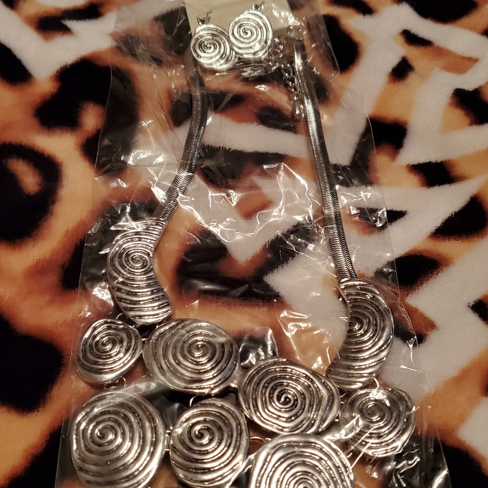 Fashion earrings with matching necklace
